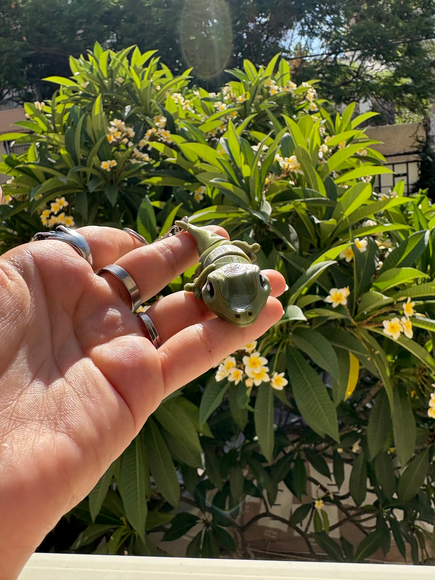 Articulated geko keychain